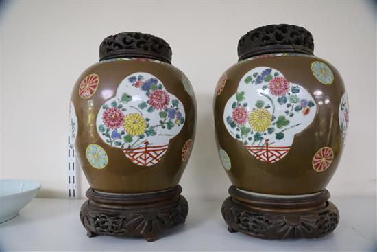 A pair of Chinese export Batavia ware famille rose jars, 18th century, H. 21cm, wood covers and stands